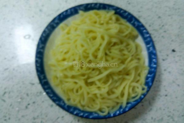 火腿炒面的做法图解4
