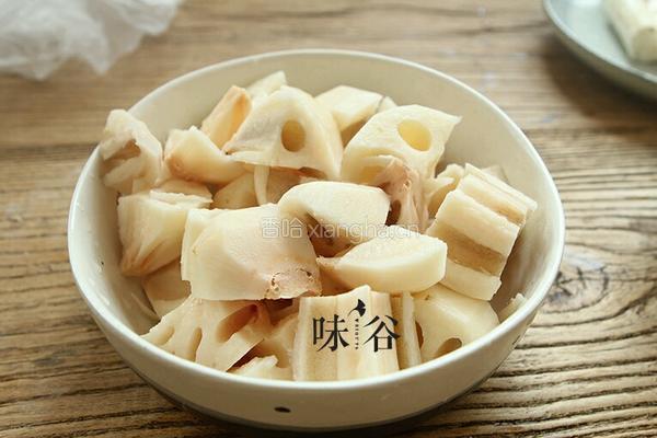 莲藕山药排骨汤的做法图解2