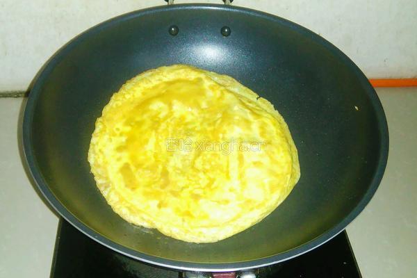 红椒炒鸡蛋饼的做法图解2
