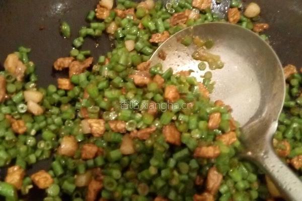 豇豆肉丁的做法图解6