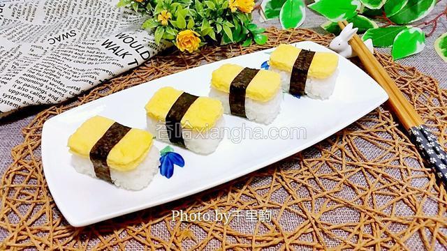 装盘子上餐桌享用