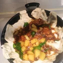 地锅鸡（因为家里没有容器所以菜和主食都放锅里了）宫子城的做法[图]