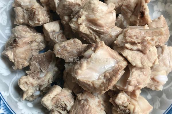 排骨炖豆角土豆的做法图解3