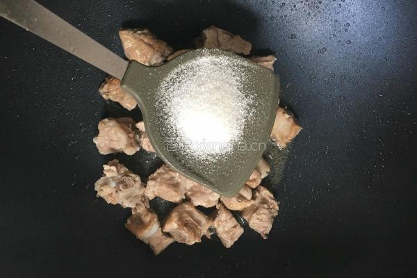 排骨炖豆角土豆的做法图解4