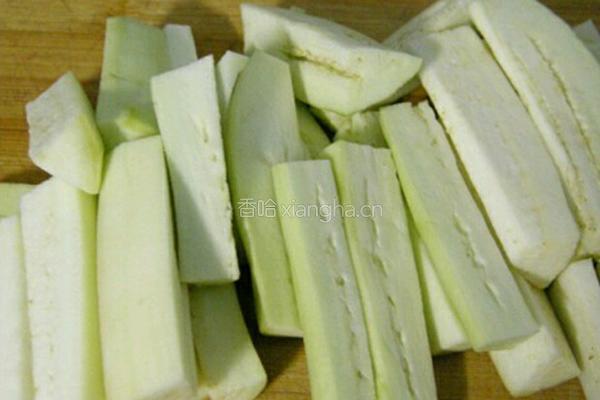 清蒸五香蒜蓉茄子的做法图解1