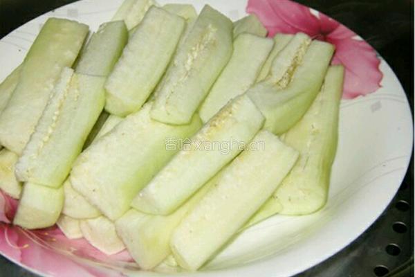 清蒸五香蒜蓉茄子的做法图解2