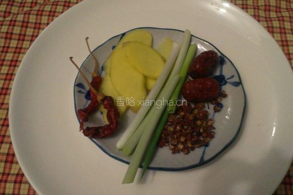 蘑菇炖鸡的做法图解2