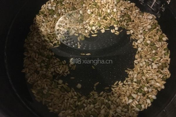 绿豆薏仁燕麦米粥的做法图解2