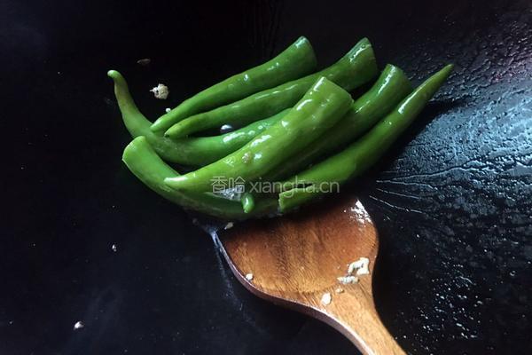 蒜香虎皮辣椒的做法图解4