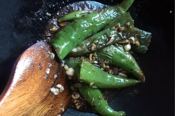 蒜香虎皮辣椒的做法图解8