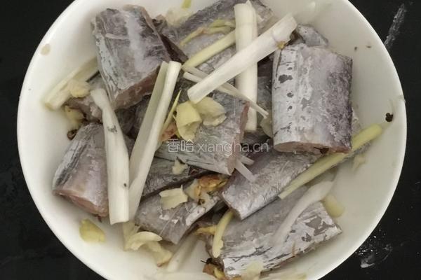酥炸小长条鱼的做法图解1