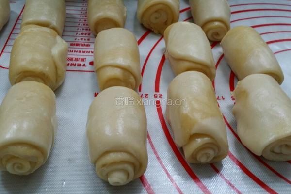 酥皮蛋黄月饼的做法图解5