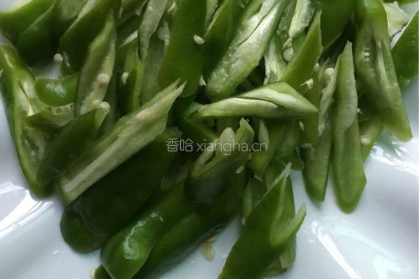 鸡蛋炒尖椒的做法图解1