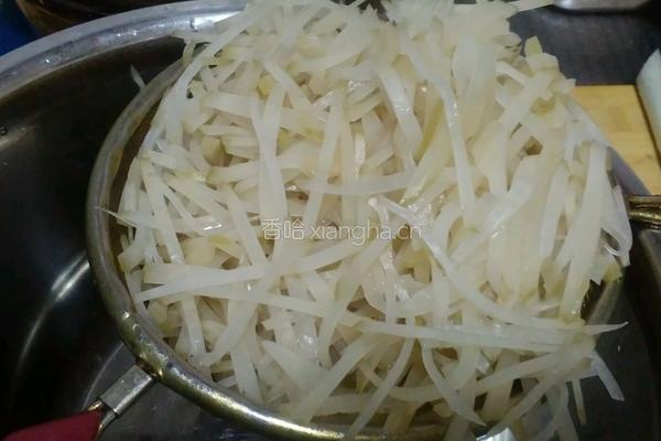 黄豆炒水疙瘩的做法图解5