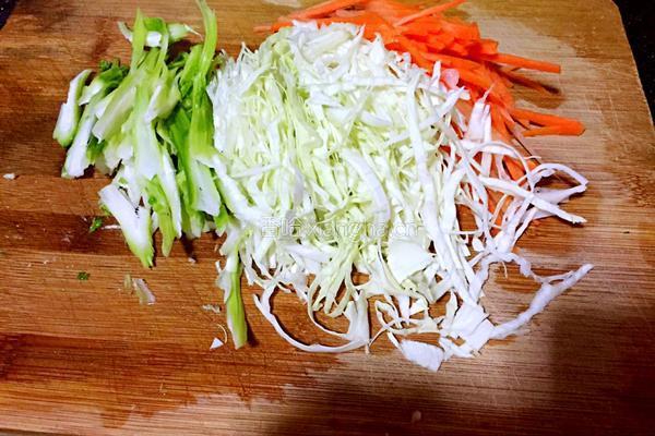 粉丝炒包菜的做法图解1