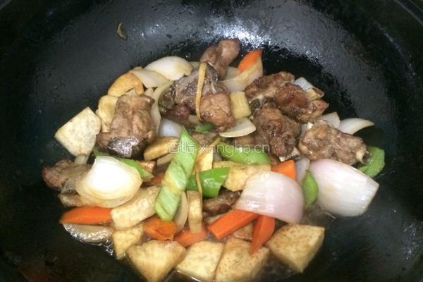 芋头排骨煲的做法图解7