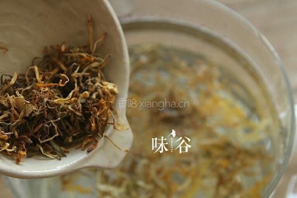 金银花菊花茶的做法图解2