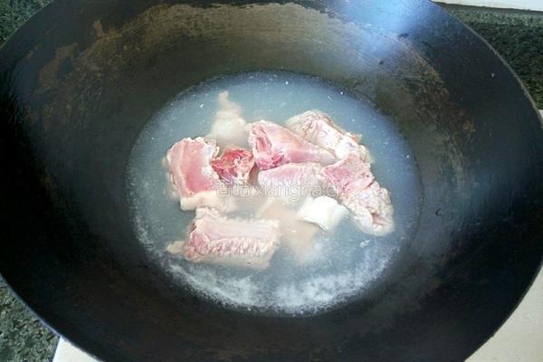 青豆排骨汤的做法图解2