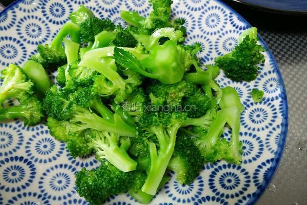 西兰花炒火腿的做法图解4
