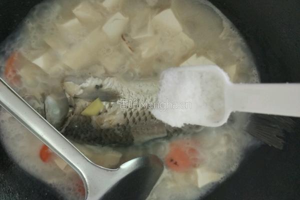 鲫鱼萝卜豆腐汤的做法图解8