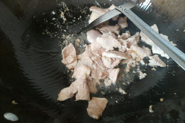 菠菜炒肉的做法图解4