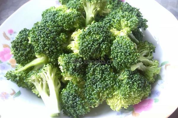 凉拌西兰花的做法图解1