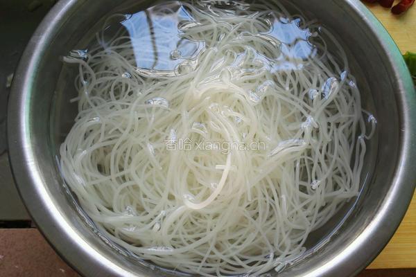 懒人炒粉丝的做法图解1