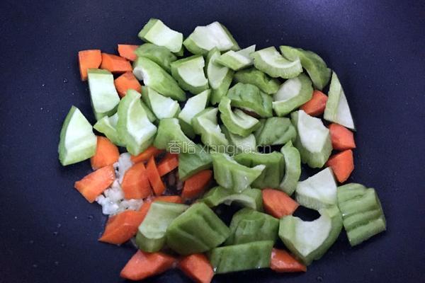 苦瓜烧豆腐的做法图解4