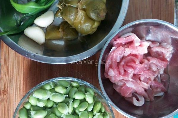 榨菜炒毛豆的做法图解1