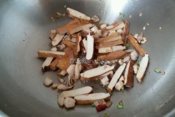 茄子炒豆腐干的做法图解5