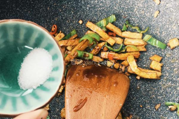 豆腐干炒青椒的做法图解13