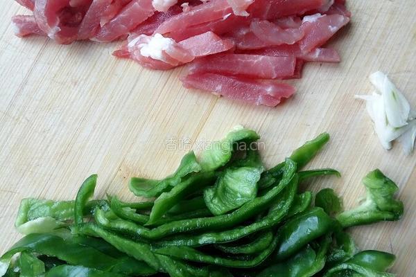 辣椒肉丝炒面的做法图解2