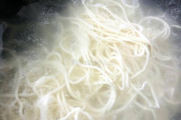 辣椒肉丝炒面的做法图解3