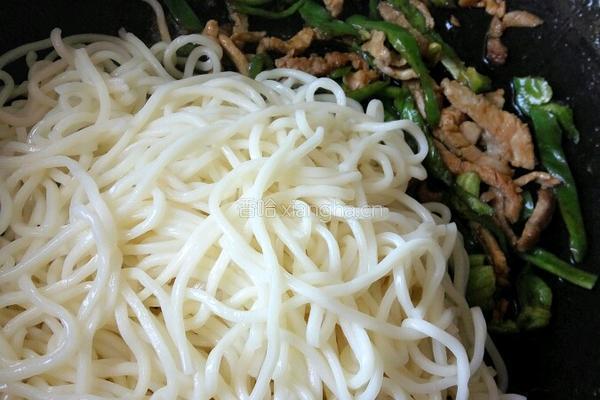 辣椒肉丝炒面的做法图解7