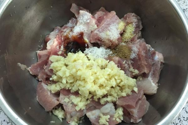 蒜香炸排骨的做法图解2