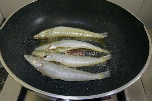 红烧沙丁鱼的做法图解3