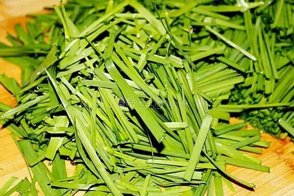 荤素搭配健康美味鱿鱼韭菜的做法图解6