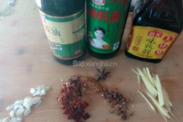 醬爆草鱼的做法图解1