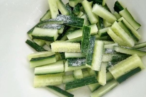 糖醋酱黄瓜的做法图解4