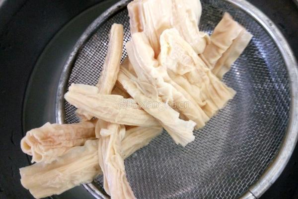 黄瓜拌腐竹的做法图解3