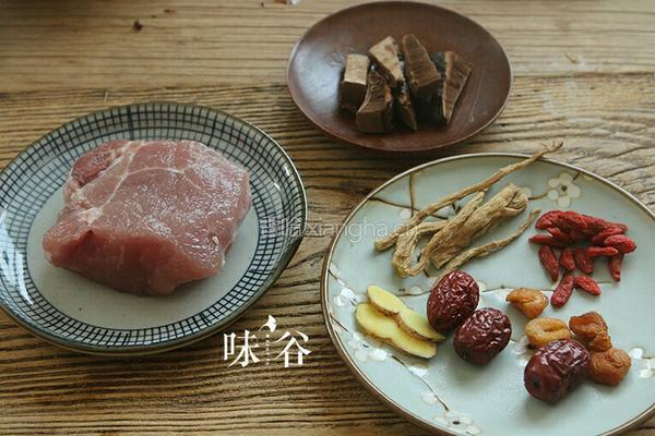 灵芝煲瘦肉的做法图解1