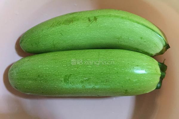 西葫芦蒸饺的做法图解5