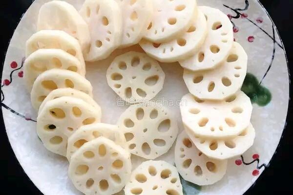 糖醋藕片的做法图解2