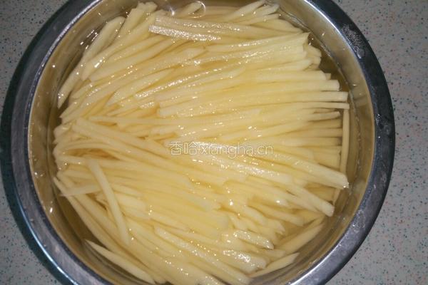 土豆丝炒西红柿的做法图解1