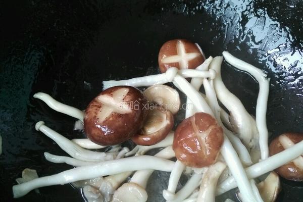 菌菇蝴蝶面的做法图解3