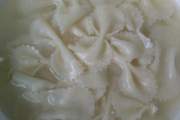 菌菇蝴蝶面的做法图解6