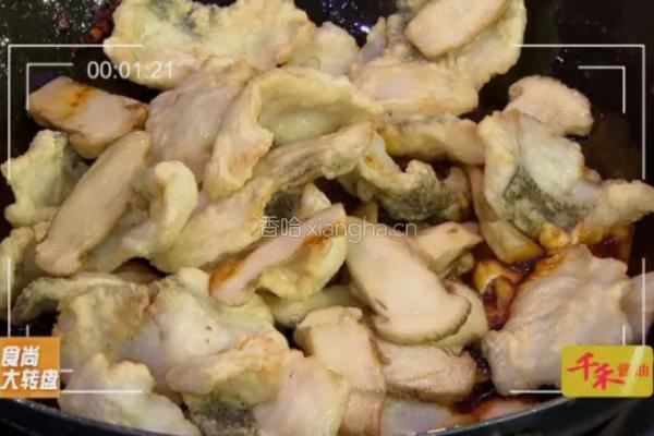 CCTV7食尚大转盘《极品菌香回锅鱼》的做法图解4
