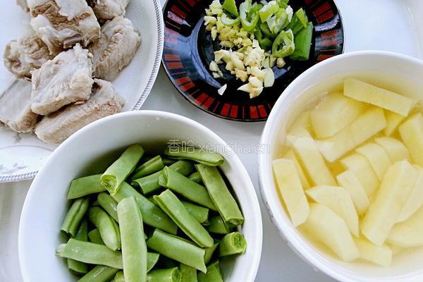 豆角土豆炖排骨的做法图解2