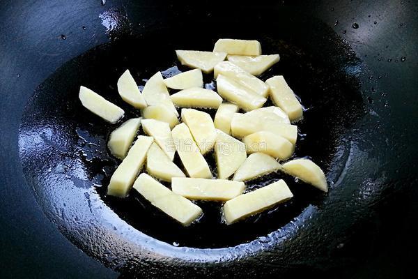 豆角土豆炖排骨的做法图解3