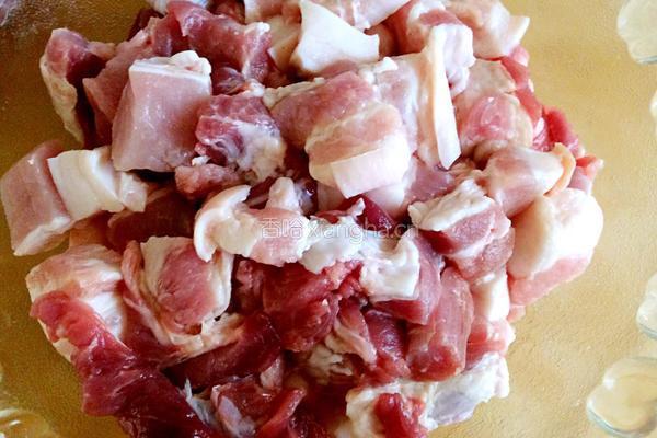 豆泡红烧肉的做法图解2